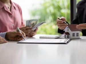 Real estate agents are bidding to sell their homes to customers.